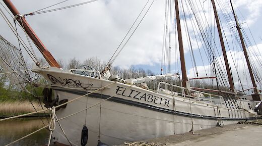 Elizabeth - Boat Bike Tours