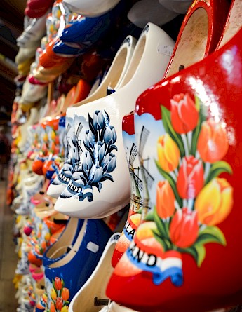 Klompen for sale as souvenires! Joaoguimaraes@Unsplash