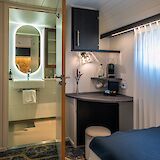 Ensuite bathroom, Merlijn, Bike and boat tour