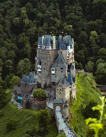 Eltz Castle, Germany. Sander Lenaerts@Unsplash