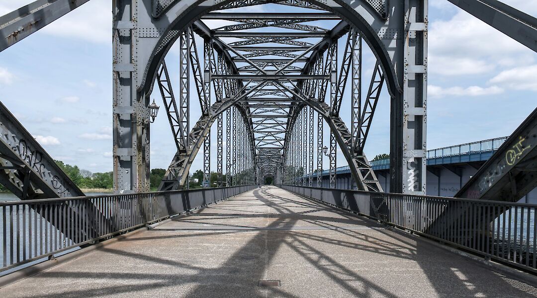 Bridge in Hamburg, Germany. Wolfgang Weiser@Unsplash