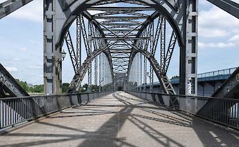 Bridge in Hamburg, Germany. Wolfgang Weiser@Unsplash