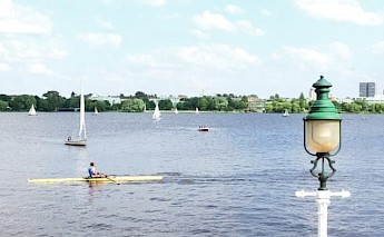 Hamburg compact tour stop. City cycles