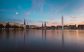 Hamburg skyline at sunset, Germany. Jorg Angeli@Unsplash
