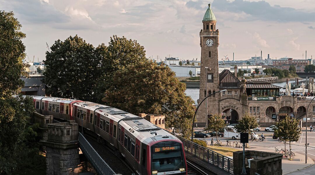 Train, Hamburg, Germany. Alexander Bagno@Unsplash