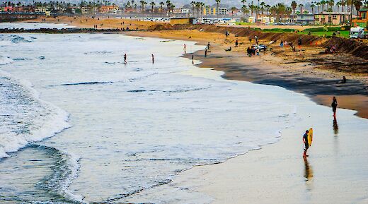 Surfers and beach goers in San Diego Beach, San Diego, California. Derek Story@Unsplash