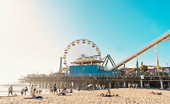 Pacific Ferris Wheel of Santa Monica Pier. Unsplash: Denisse Leon.