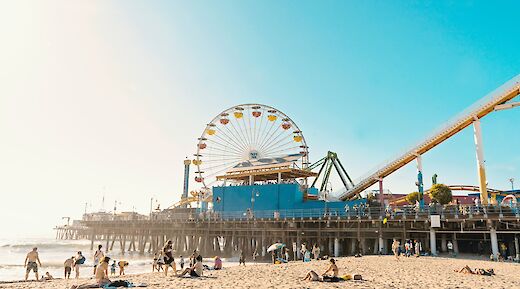 Pacific Ferris Wheel of Santa Monica Pier. Unsplash: Denisse Leon.