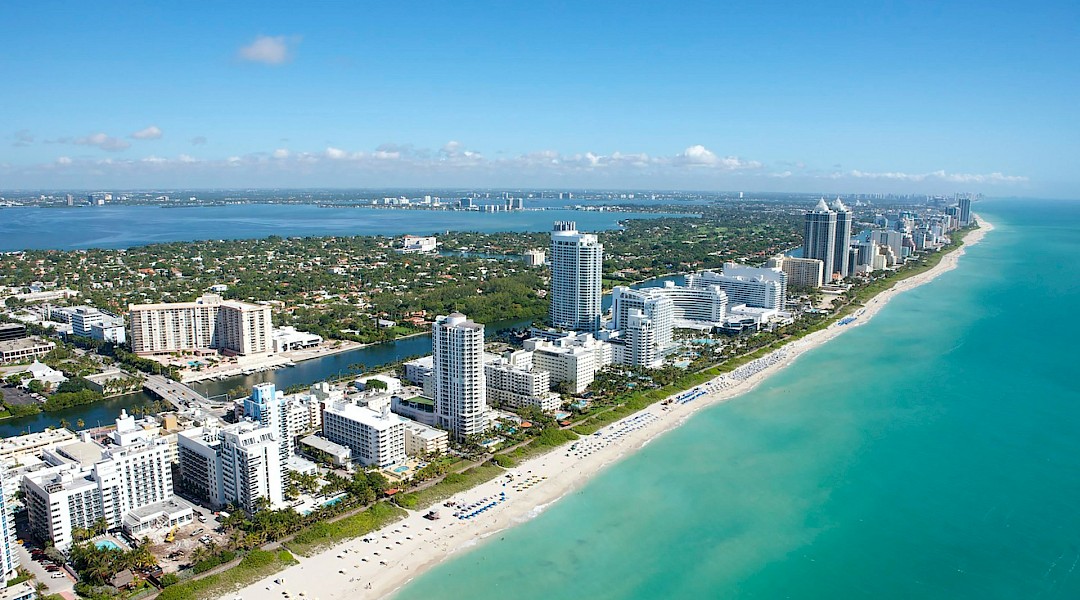 Miami Beach from above. Unsplash:Antonio Cuellar