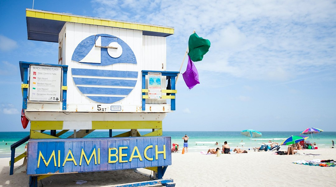 Miami beach hut. Unsplash:Marc Fanelli-Isla