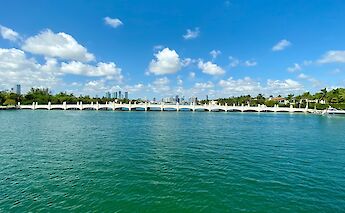 Miami coastline, Florida. Unsplash: Vangelis Kovu
