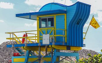 Lifeguard hut in Miami, Florida. Unsplash: Enrique Ortega Miranda