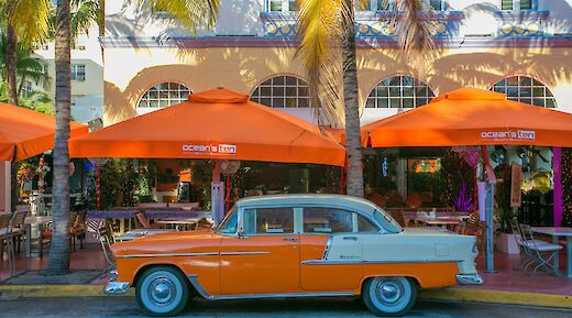 Orange car and cafes, Miami. Unsplash:Hector Falcon