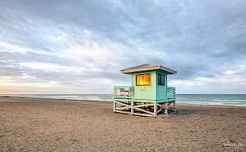 Lifeguard station at the Venice Beach, Santa Monica. Flickr:Rudy Wilms