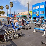Workout at the famous Muscle Beach. Flickr:Pedro Szekely