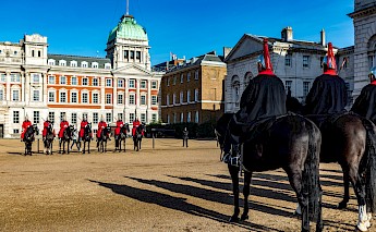 Changing of the Guard, London, England. Hulki Okan Tabak@Unsplash