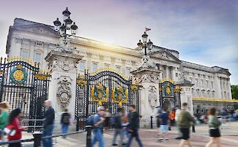 Buckingham Palace, London, England. Debbie Fan@Unsplash