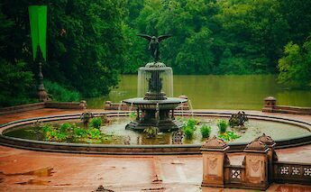Bethesda Fountain, Central Park, Manhattan. Unsplash: Branden Skeli