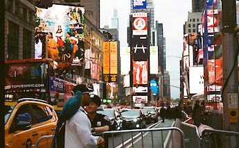 Times Square, New York City. Unsplash: Dominik Pearce