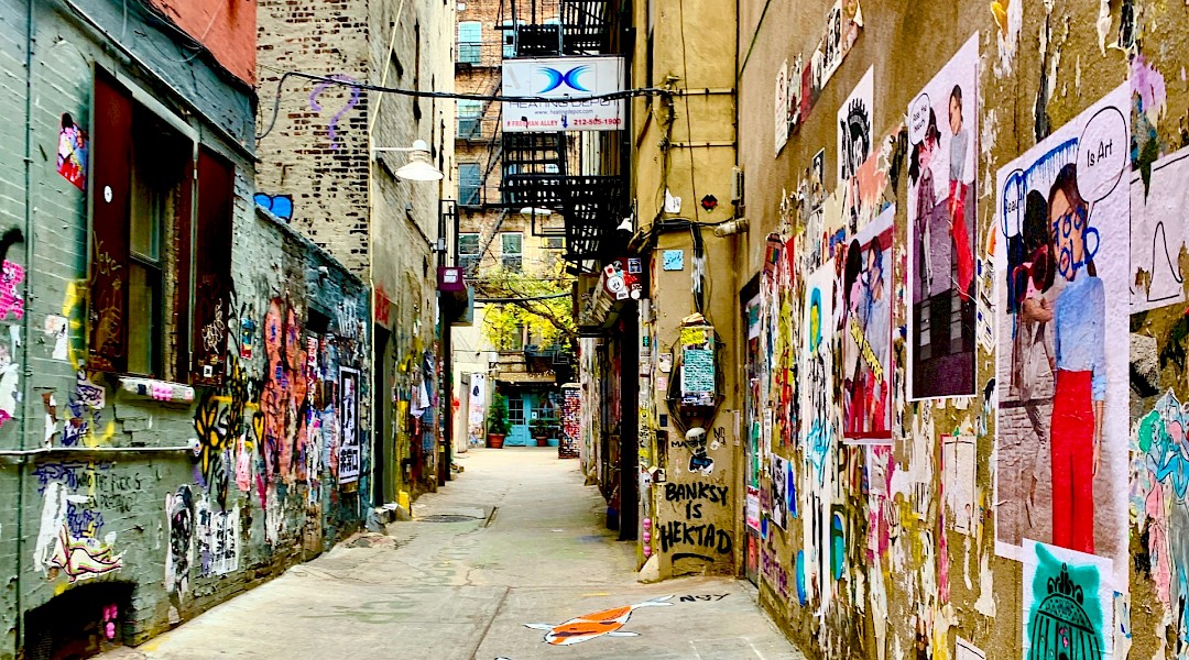 Colourful Freeman Alley, NYC. Unsplash:Hannah Wernecke