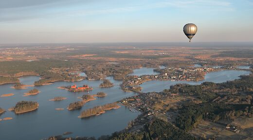 Hot air balloon over Trakai, Lithuania. Maksim Shutov@Unsplash