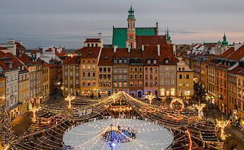 Beautifully lit town square, Warsaw, Poland. Elijah G@Unsplash