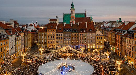 Beautifully lit town square, Warsaw, Poland. Elijah G@Unsplash