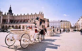 Krakow's Rynek Glowny, the central square of the city. Unsplash:Lucas Albuquerque