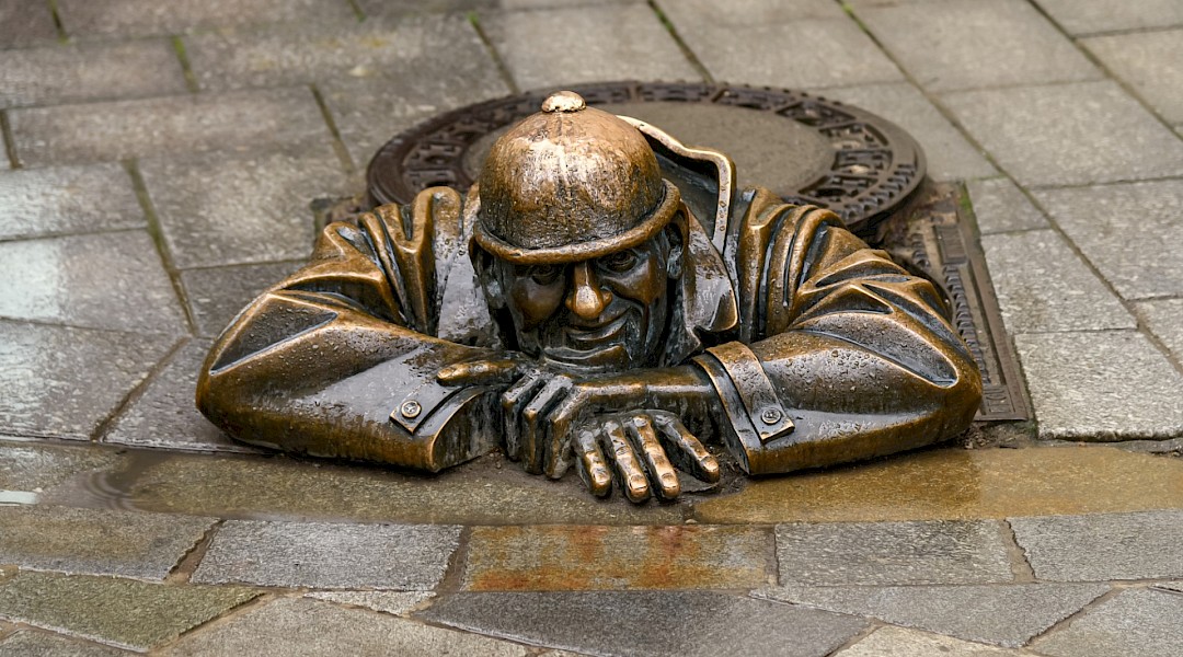 Cumil, the bronze statue of man at work, Bratislava. Flickr:Jorge Franganillo