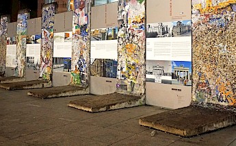 Sections of the Berlin Wall, Berlin, Germany. Flickr:Dennis Jarvis