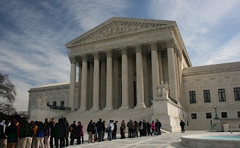 The US Supreme Court building with the visitors in front. Flickr:Ian McWilliams