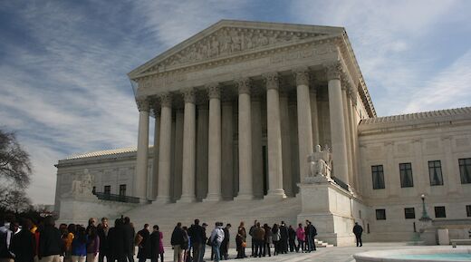 The US Supreme Court building with the visitors in front. Flickr:Ian McWilliams