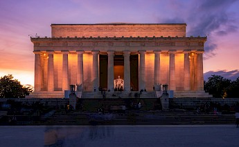 Abraham Lincoln Memorial at night. Flickr:John Brighenti