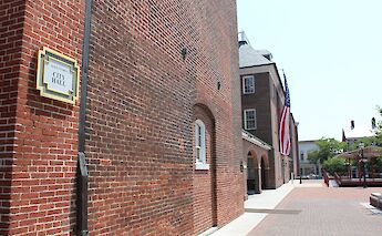 City Hall in Alexandria, Virginia. Mathieu Marquer@Flickr