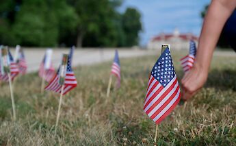 American flags, Mount Vernon, Alexandria, Virginia, USA. Matt Briney@Unsplash