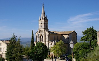 Church in Bonnieux, France. Klaus F@Unsplash
