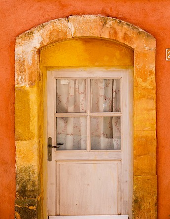 Roussillon, Provence, France. Henri Picot@Unsplash
