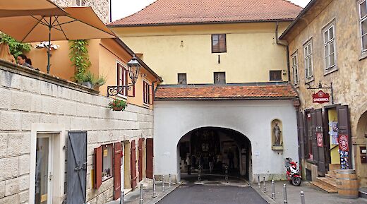 Stone Gate in Zagreb, Croatia. Flickr:Dennis Jarvis