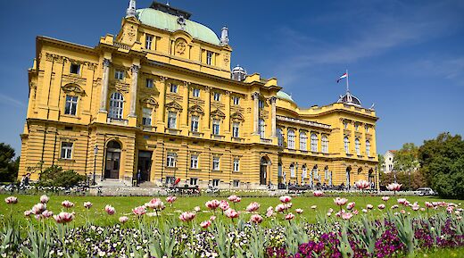 Cycle through the socialist story