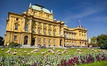 Flowers in front of the National Theatre, Zagreb in spring. Flickr:Jorge Franganillo