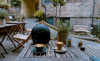 Coffee shop, Zagreb. Unsplash:Toa Heftiba