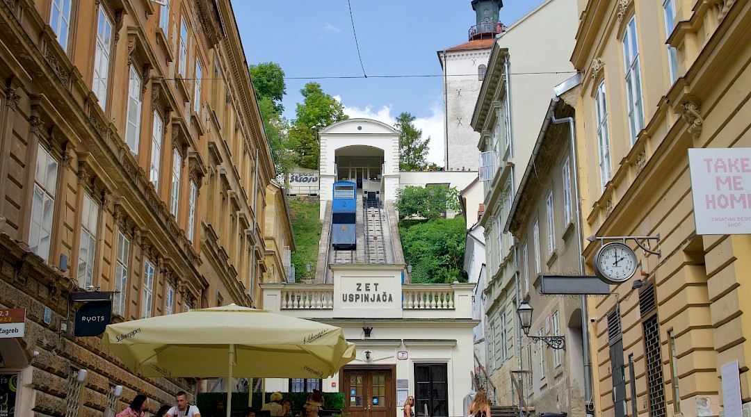 Zagreb funicular connecting Ilica with Strossmayer promenade. Unsplash:Amtoine Schibler