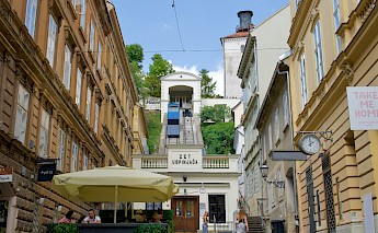 Zagreb funicular connecting Ilica with Strossmayer promenade. Unsplash:Amtoine Schibler