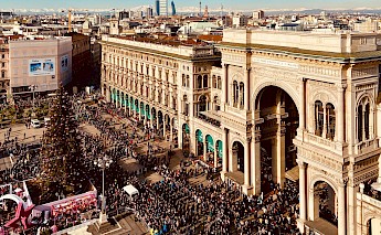 People pouring in Galleria Vittorio Emanuele, Milan, Italy. Unsplash:Rubina Ajdary