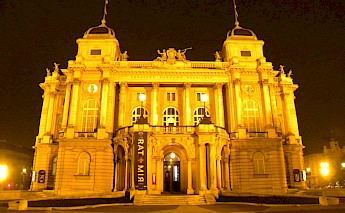 Croatian National Theatre at night, Zagreb. Flickr:Jason Paris