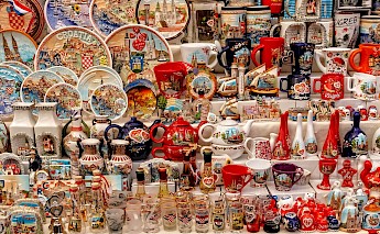 Handmade plates at Dolac market, Zagreb. Flickr:Jose Lubilbo