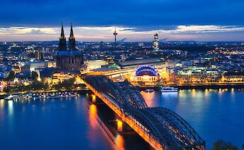 Cologne at night, Germany. J I@Unsplash