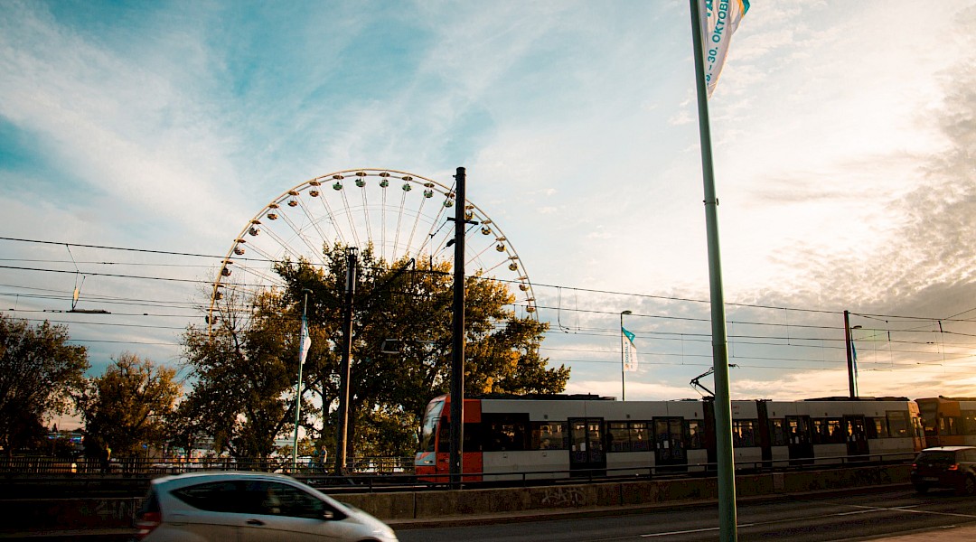 Ferris wheel on the Rhine, Cologne. Unsplash:Jonas Morgner