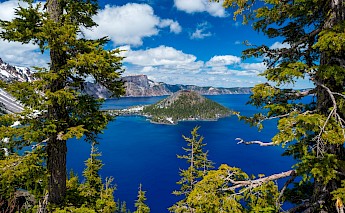 Crater Lake, Oregon. Varadh Jain@Unsplash
