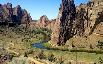 The Crooked River running through Smith Rock State Park, Oregon. CC:Wealthgapfirefighter